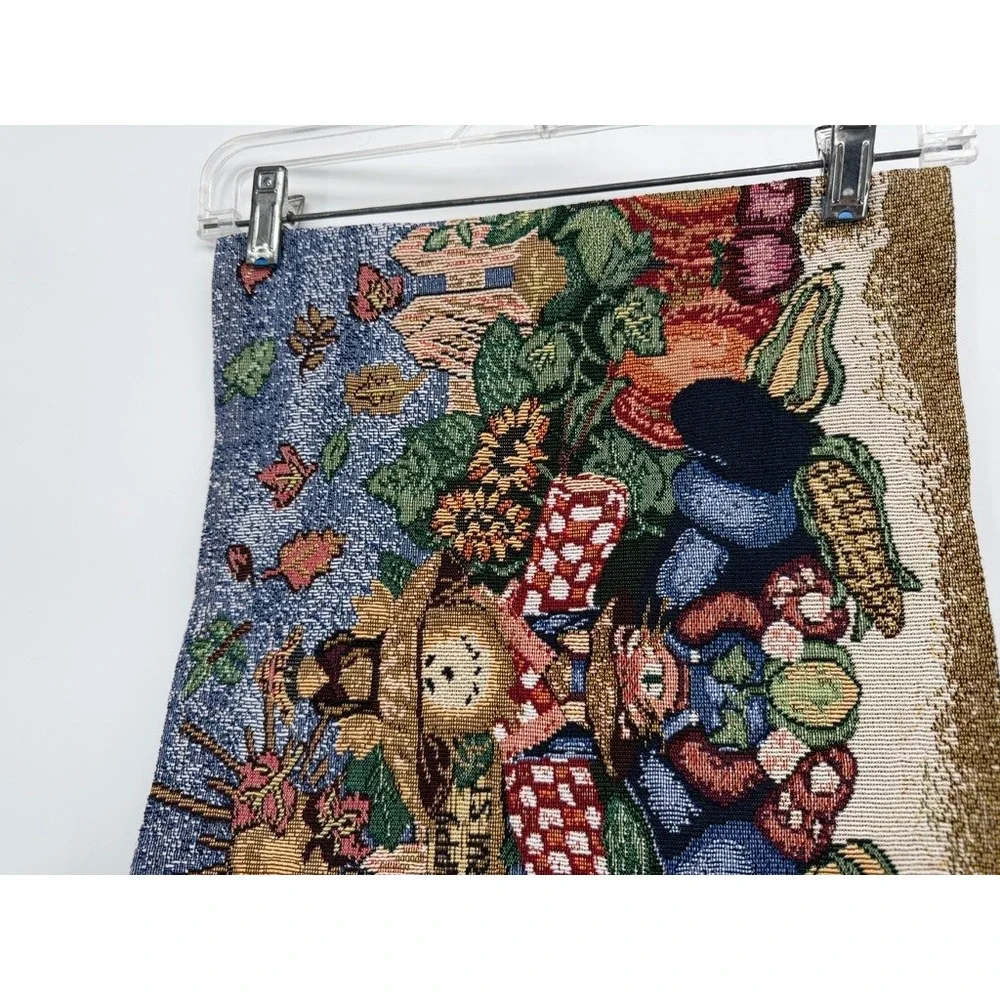 Unbranded table runner